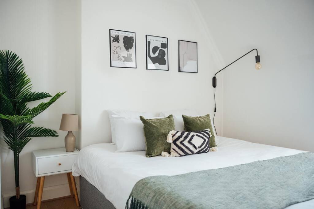 Charming 2 Bedroom Flat In The Heart Of Kings Cross, Лондон Екстериор снимка