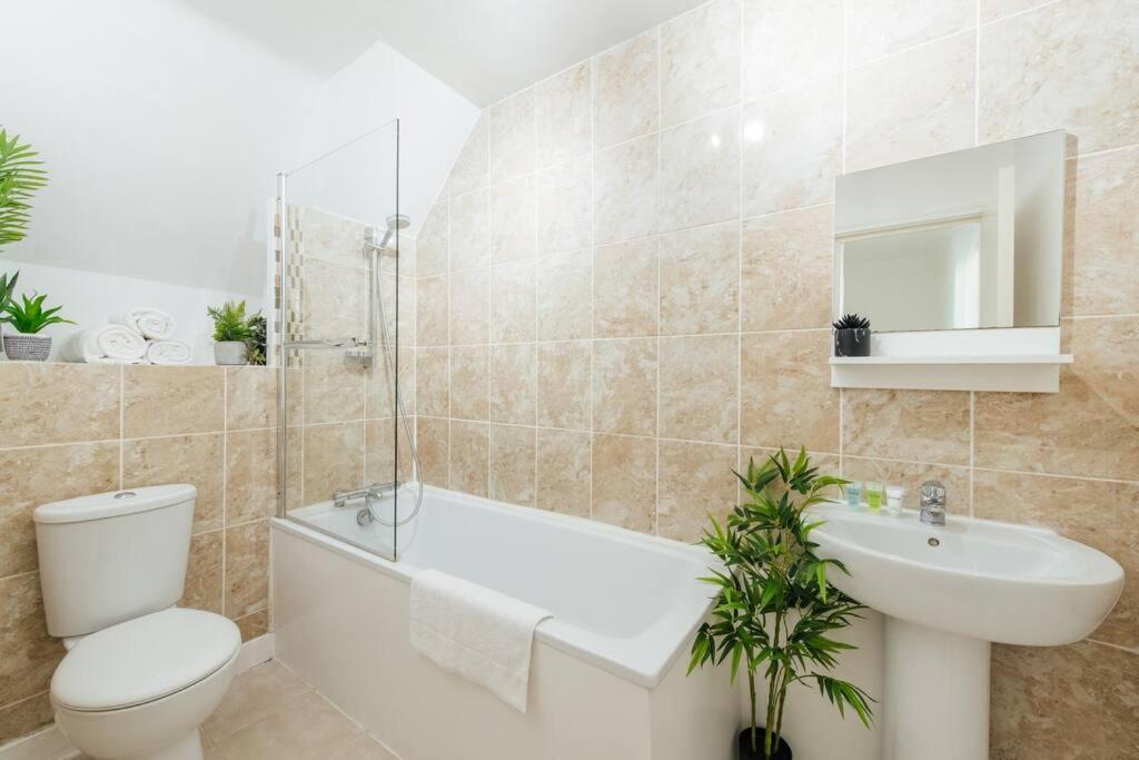 Charming 2 Bedroom Flat In The Heart Of Kings Cross, Лондон Екстериор снимка