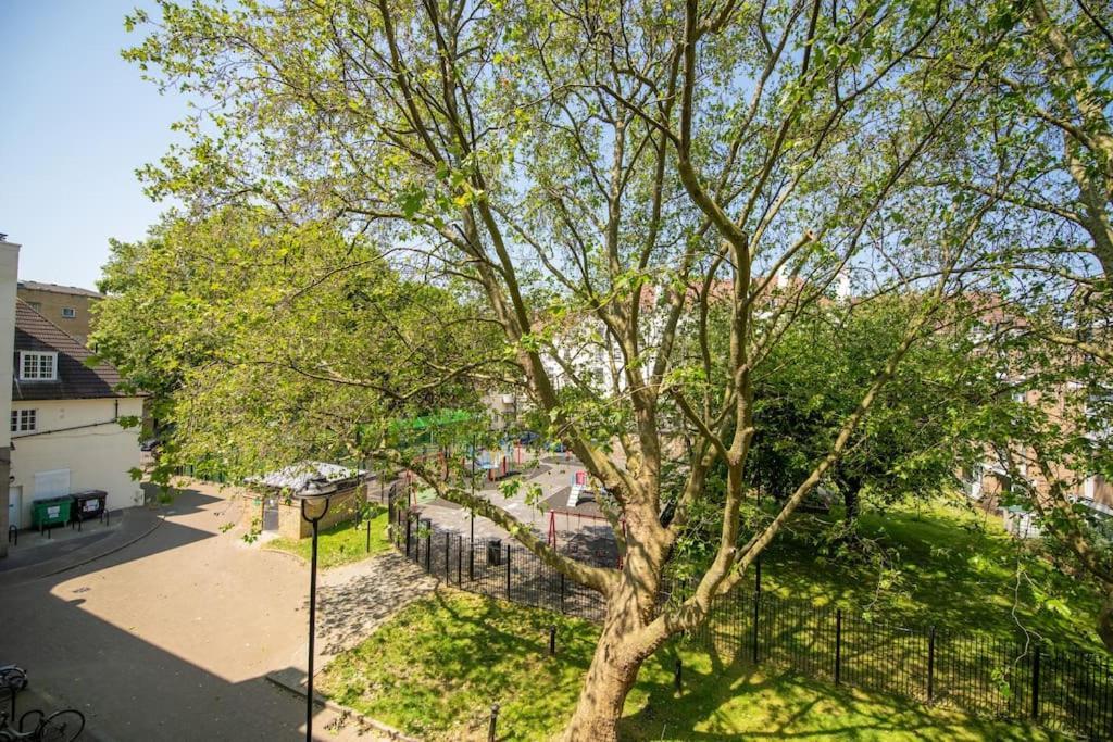 Charming 2 Bedroom Flat In The Heart Of Kings Cross, Лондон Екстериор снимка