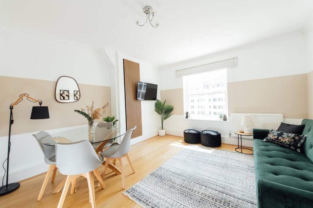 Charming 2 Bedroom Flat In The Heart Of Kings Cross, Лондон Екстериор снимка