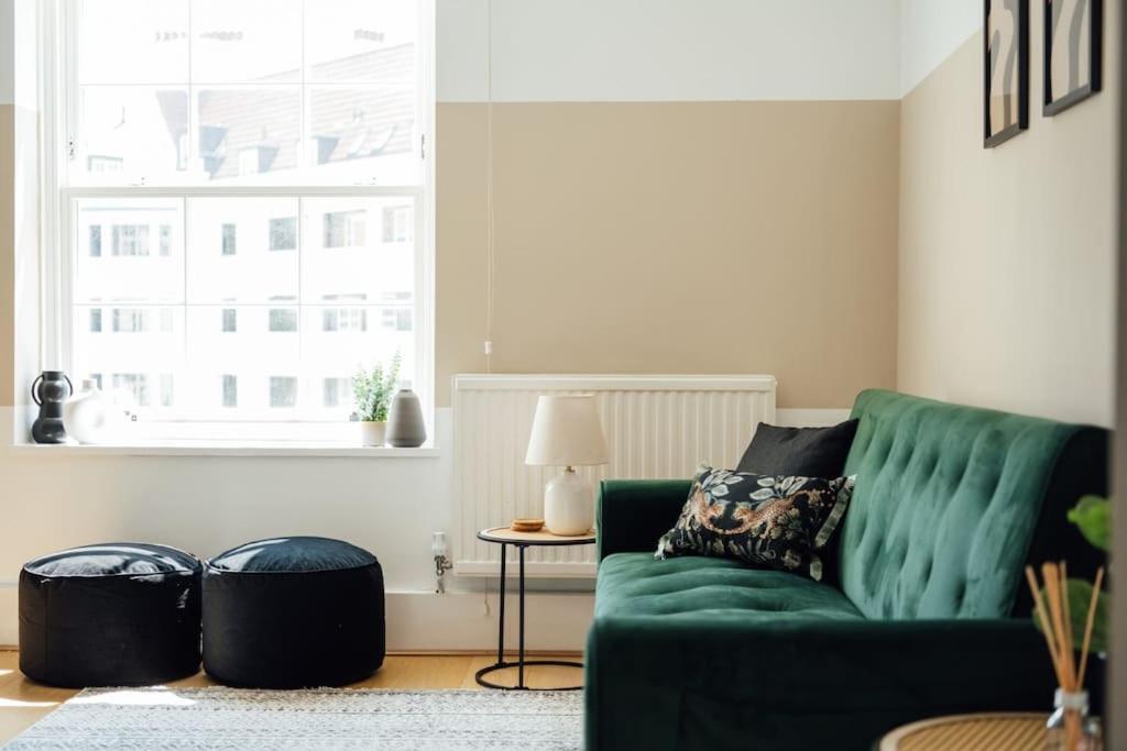 Charming 2 Bedroom Flat In The Heart Of Kings Cross, Лондон Екстериор снимка