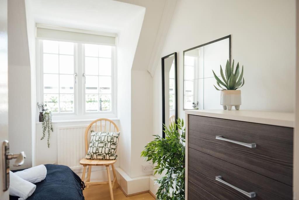 Charming 2 Bedroom Flat In The Heart Of Kings Cross, Лондон Екстериор снимка