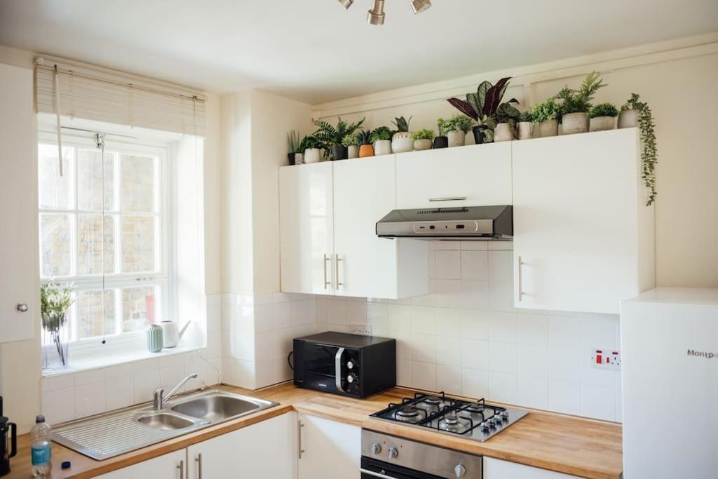 Charming 2 Bedroom Flat In The Heart Of Kings Cross, Лондон Екстериор снимка