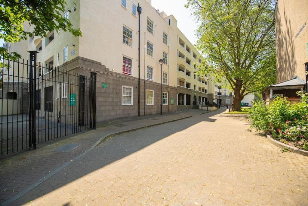 Charming 2 Bedroom Flat In The Heart Of Kings Cross, Лондон Екстериор снимка
