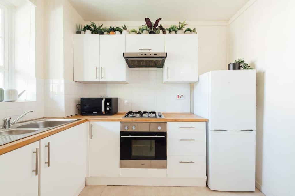Charming 2 Bedroom Flat In The Heart Of Kings Cross, Лондон Екстериор снимка