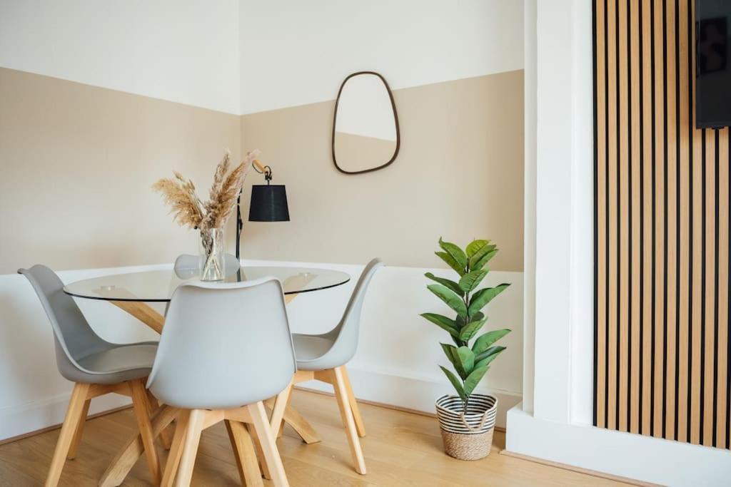Charming 2 Bedroom Flat In The Heart Of Kings Cross, Лондон Екстериор снимка