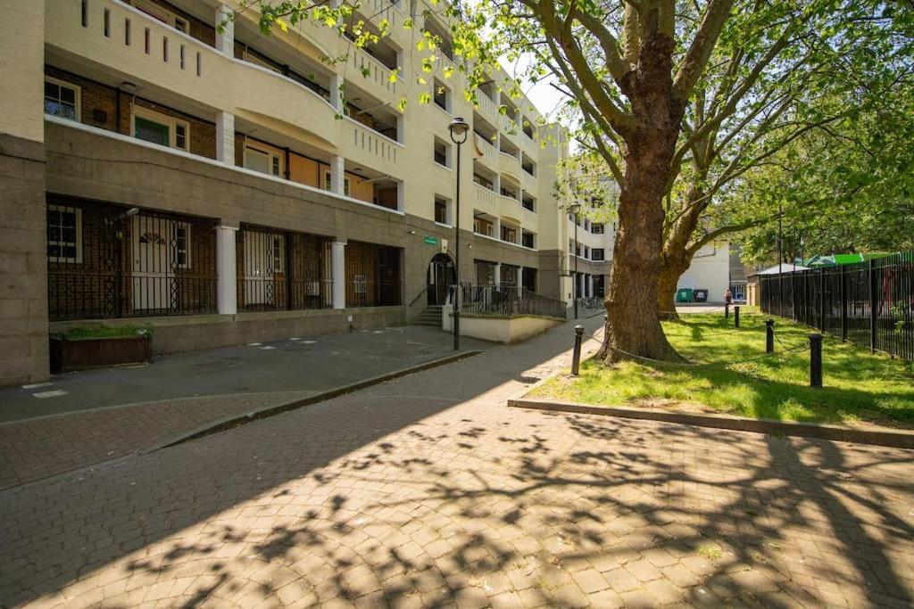 Charming 2 Bedroom Flat In The Heart Of Kings Cross, Лондон Екстериор снимка