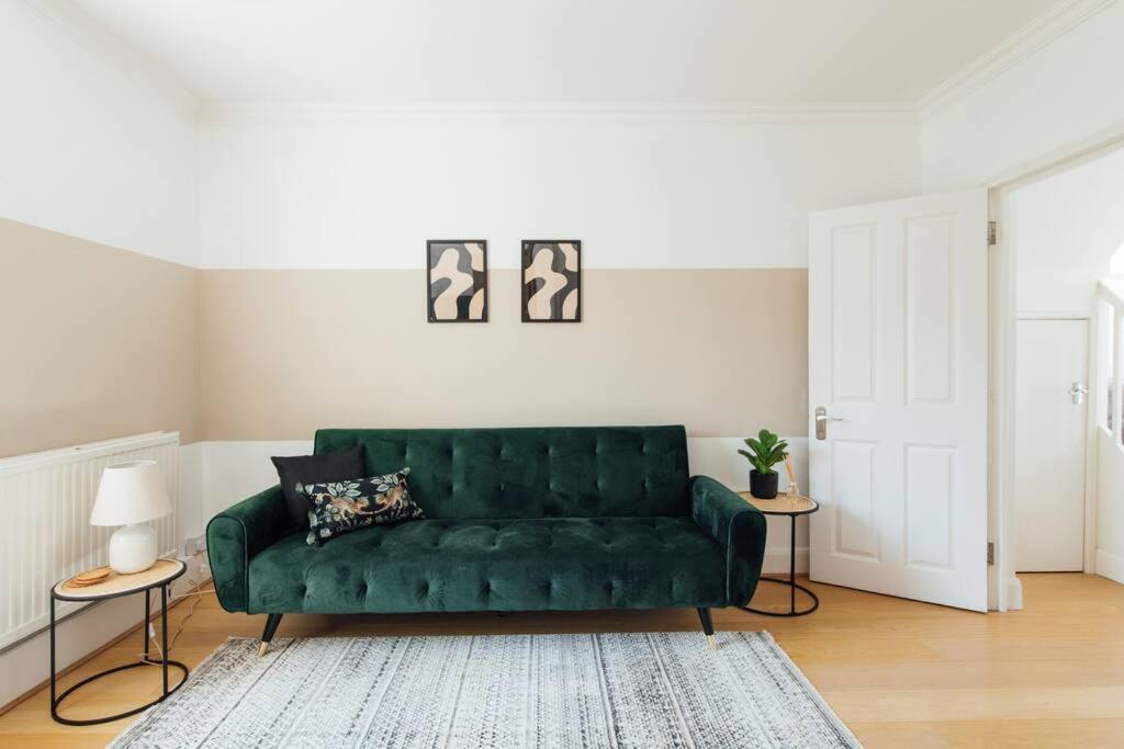 Charming 2 Bedroom Flat In The Heart Of Kings Cross, Лондон Екстериор снимка