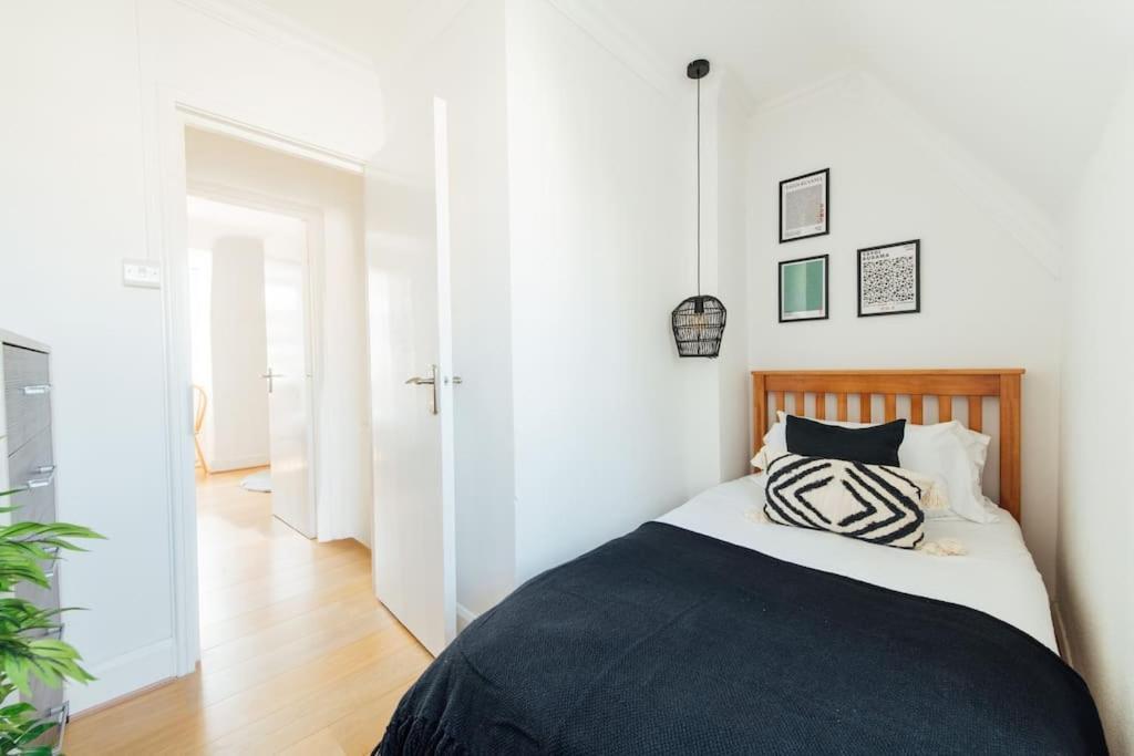 Charming 2 Bedroom Flat In The Heart Of Kings Cross, Лондон Екстериор снимка